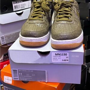 Nike Air Force 1 '07 LV8 Green Shoes